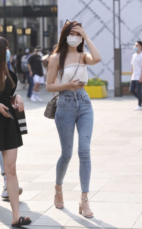 紧牛小姐姐 [16P]