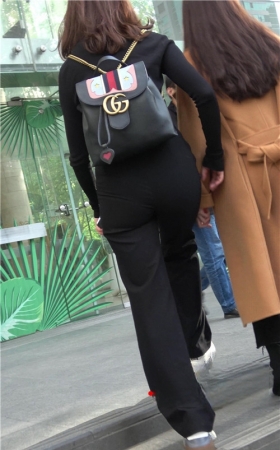 三组休闲裤小姐姐