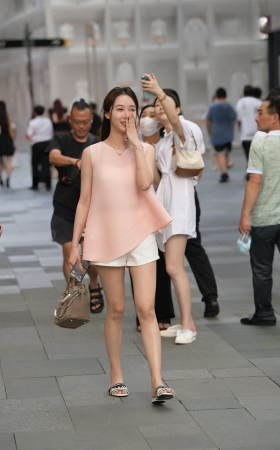 街拍淡粉色衣服小姐姐 [19P]