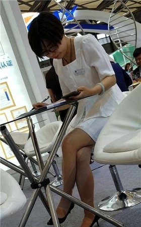 4k-白裙高跟鞋制服街拍美女