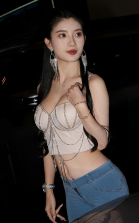 网红紧牛车模美女（BB酱） [19P]