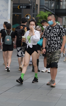 绿袜美腿小姐姐