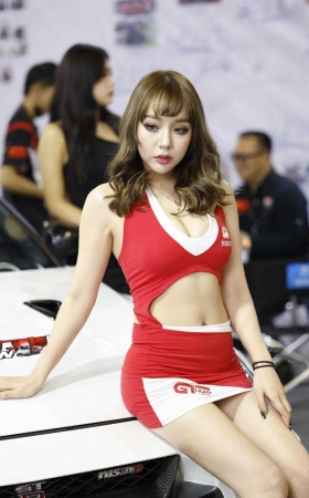 20201023红裙金发美眉车模 [15P]
