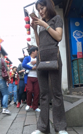 紧身裤美妇