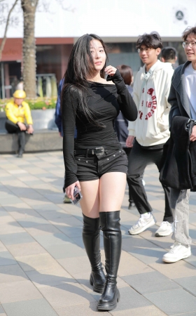 街拍皮长靴小姐姐 [23P]