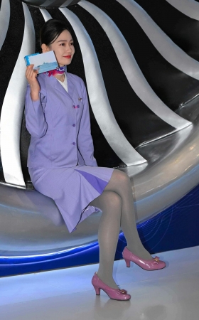 SH25-267-46√中国联合航空-俩位紫丝二郎腿 10P