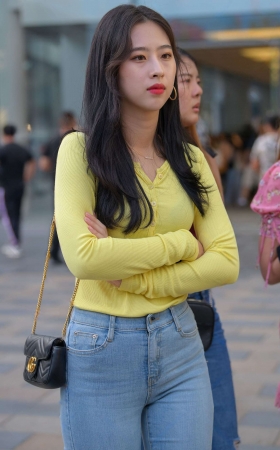 饱满紧牛小妹 [17P]
