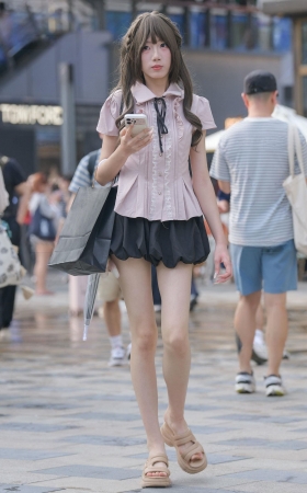 粉系长腿甜妹 [18P]