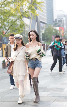 凯恩街拍作品 – 时尚漂亮的美眉 锁骨爱了