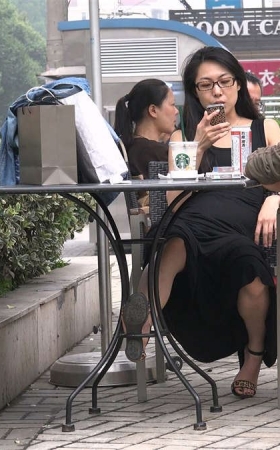 无法直视：长裙美腿的一开一合