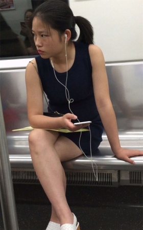 漂亮mm听音乐