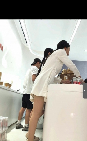 4K后台轻熟礼仪肉丝袜根震撼 3P