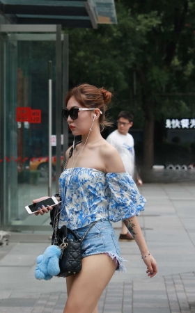 本月遇到的最美翘臀热裤美女 [15P]