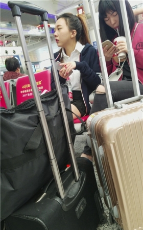 年轻的漂亮妹子