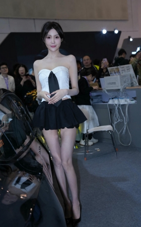 短裙气质美女模特小姐姐 [18P]