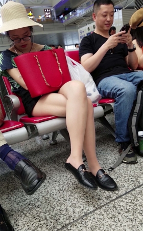 草帽文艺小清新丝袜美腿女孩