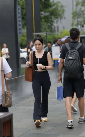 抓拍黑色长裤姐姐 [21P]