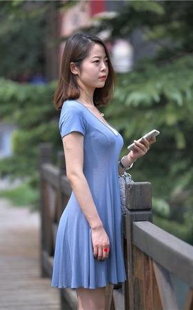 蓝色连衣裙美少妇(210P)