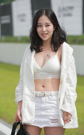 面容姣好的女孩 看着就是一种享受