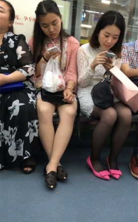 地铁肉丝和黑丝两个都爱