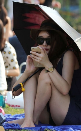 No1087 美女矜持最后还是失守，足底被拍还略带原味