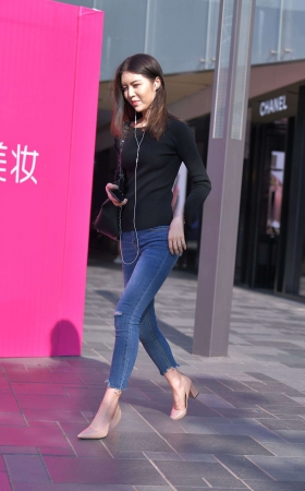 性感牛仔裤长腿美女 [16P]