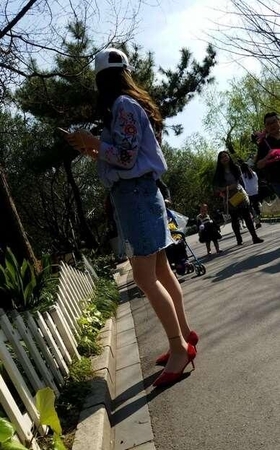 4k超清，艳丽红高跟气质丝袜美腿小姐姐！
