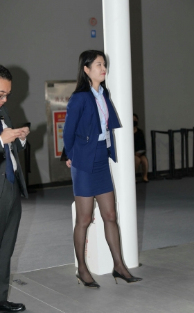 黑丝OL风汽车销售美女 【图片➕视频】 [22P]