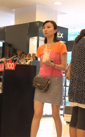 试鞋子的极品美少妇