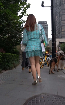 4K – 街拍拼接裙性感高跟美妇 [850 MB/MP4]