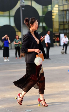 明星范十足的气质女