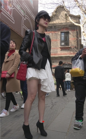 帅气的短发小姐姐