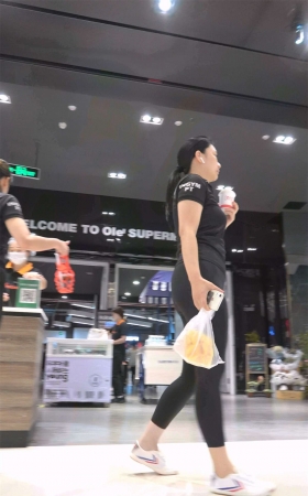 紧身裤性感美妇