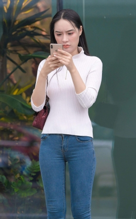 秋意紧牛小姐姐 [21P]