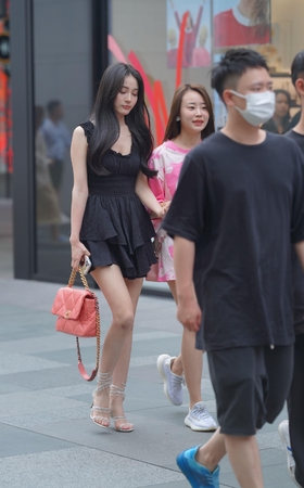 210606-8 黑色美腿