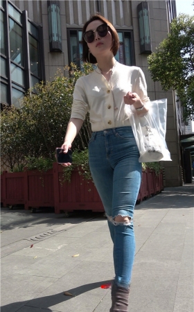 短发紧牛小姐姐