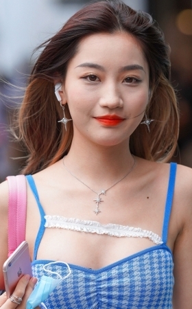 清秀可人的女孩