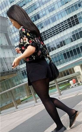 4k超清，街拍黑丝袜苗条好身材美女小姐姐