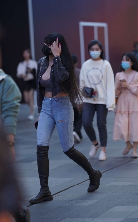 长靴牛仔