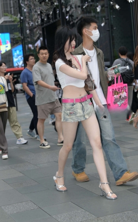 清凉白皙小蛮腰女友 [21P]