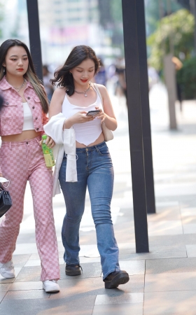 最近流行的布料上衣