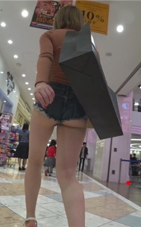 牛仔裤月牙美眉