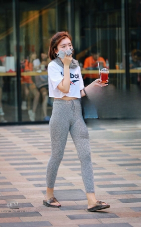清新妹妹的浅灰紧身裤 [14P]