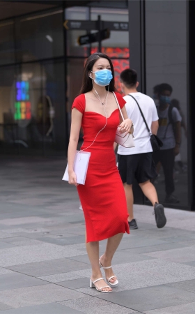 火红毛线长裙
