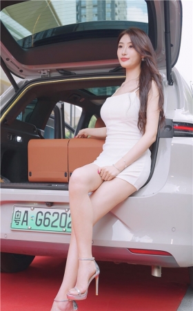 白裙美腿美女