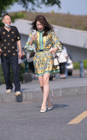 高跟鞋裙装美女 [19P]