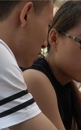 4k-丝袜美足凉鞋眼镜妹