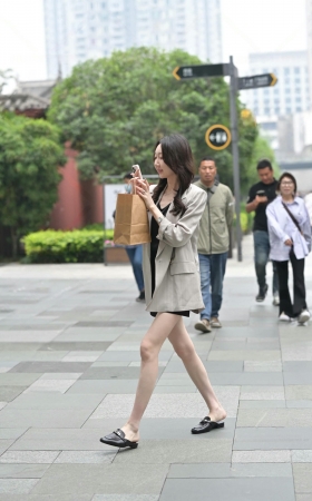 街拍骨感苗条小姐姐 [15P]