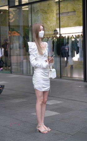 白裙美女 [25P]
