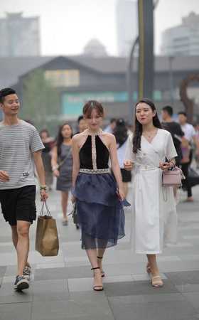 少女般轻盈可人
